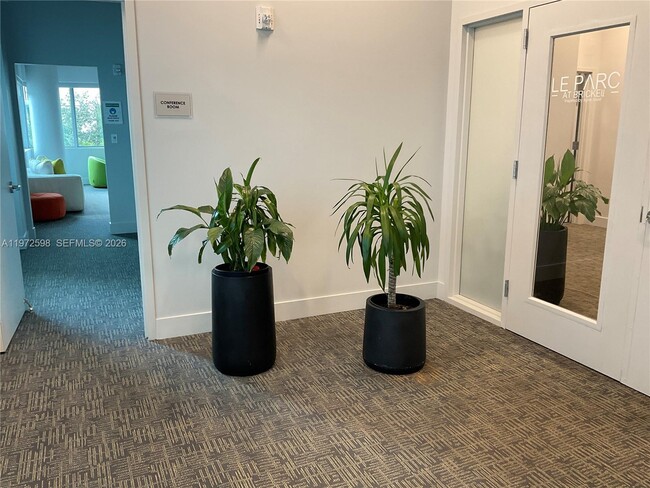 Building Photo - 1600 SW 1st Ave