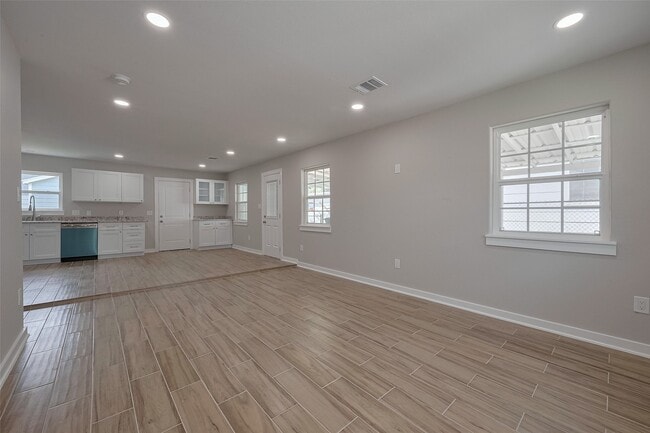 Building Photo - 4111 Beggs St