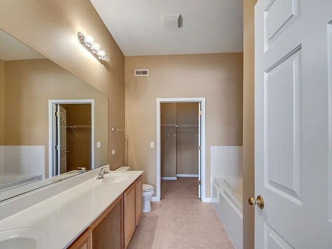 Building Photo - 550 Main St