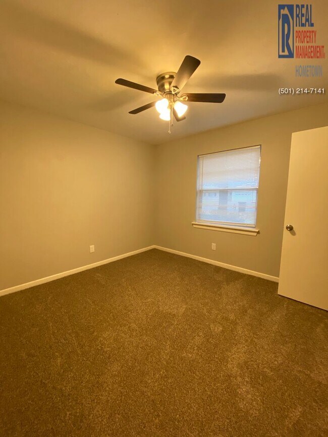 Building Photo - 913 Brewer-