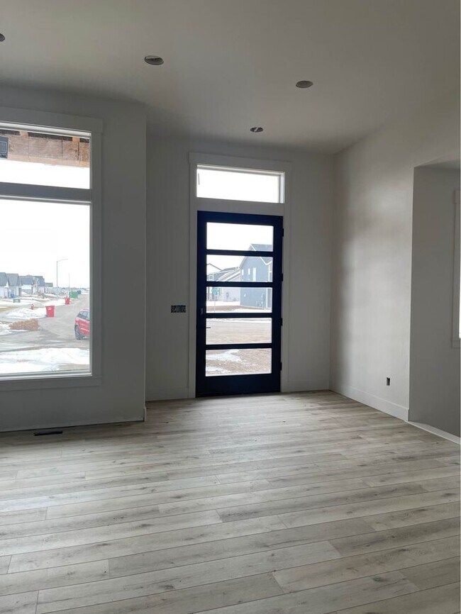 Building Photo - 824 E 1475 N