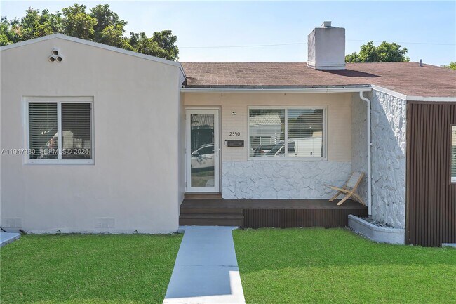 Building Photo - 2350 SW 26th St