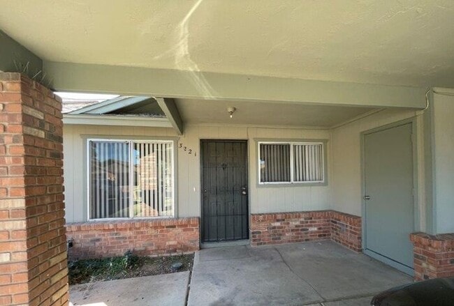 Building Photo - 3221 E Crescent Ave