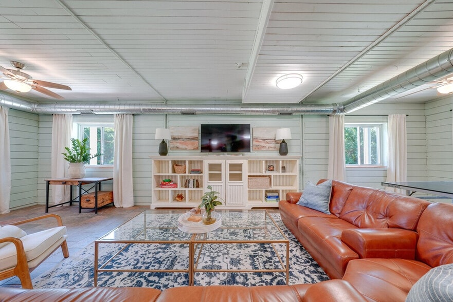 Building Photo - 27W172 Galusha Ave