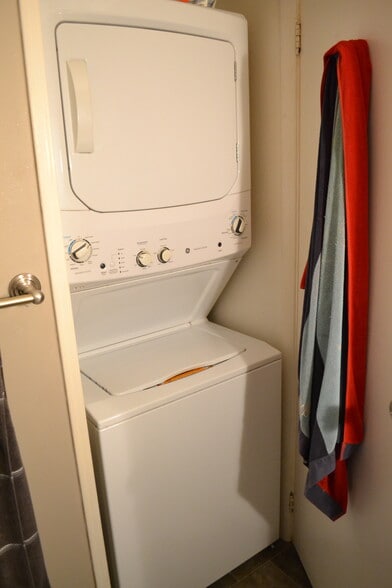 Building Photo - 8914 Trotter Lane # A