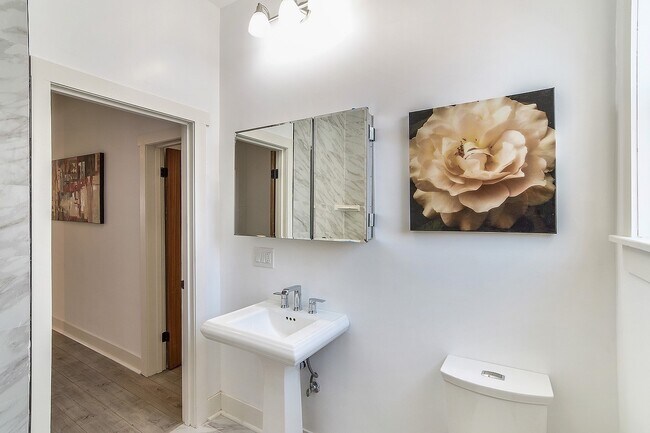 Building Photo - St. Louis Duplex