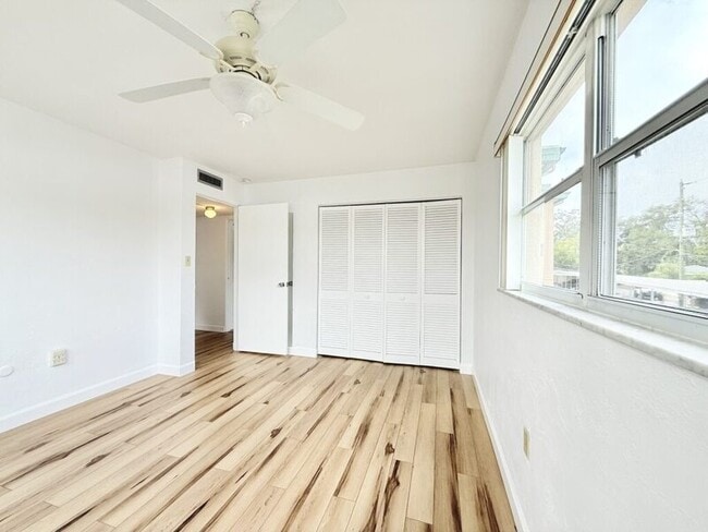 Building Photo - 445 32nd Ave N