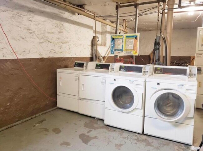 Building Photo - 117 Corbin Ave