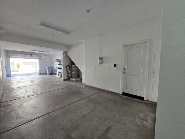 Building Photo - Modern Oceanside Home with Spacious Layout in a Desirable Community