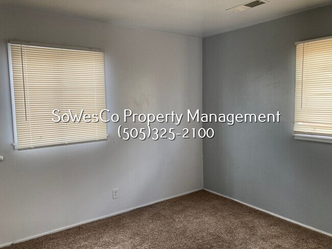 Building Photo - Cute 3 Bedroom Home with Garage
