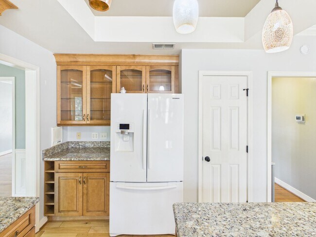 Building Photo - 6118 Walnut Landing Way