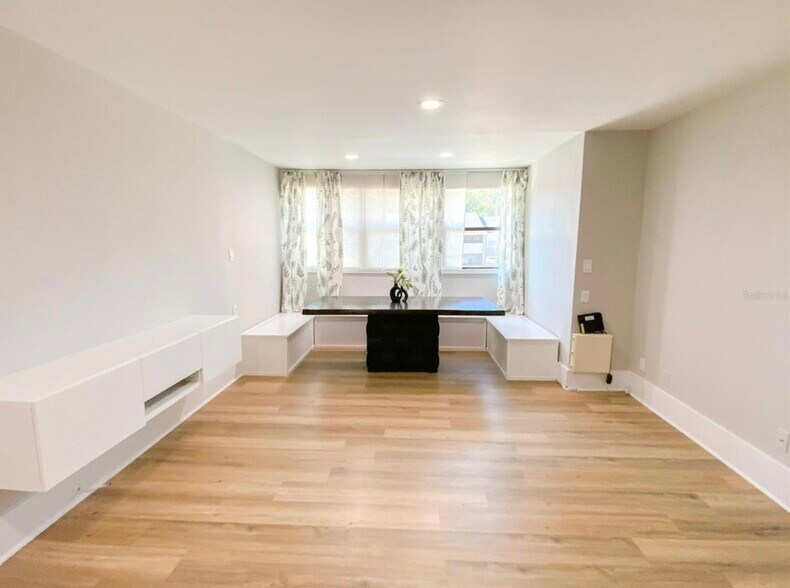 Building Photo - 1400 Gandy Blvd N