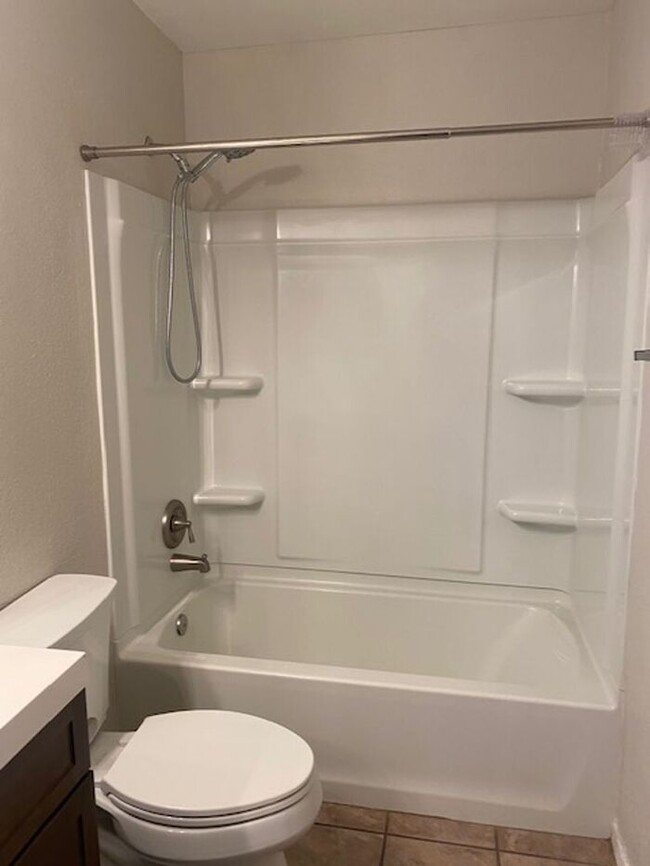 Building Photo - $2,350 3 Bedroom Gilbert 85296 Home For Le...