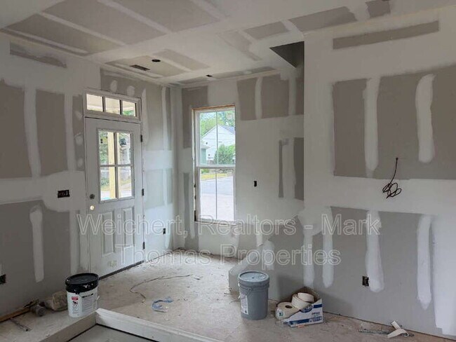 Building Photo - 1203 Fern St