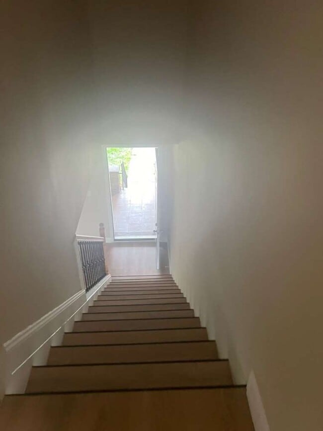 Building Photo - Spacious 3-Bedroom, 2-Bath Home with Modern Comforts