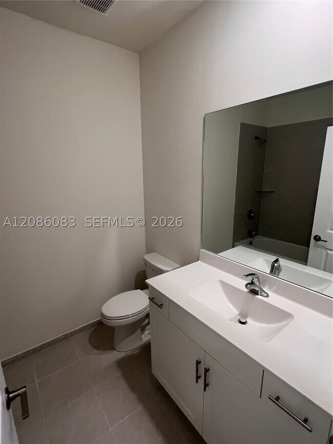 Building Photo - 3342 W 112th St