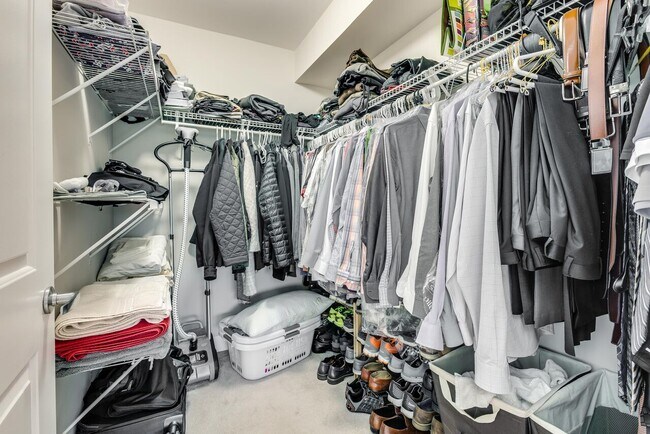 Building Photo - 525 Kedzie St