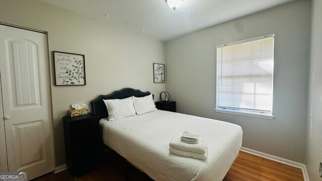 Building Photo - 1613 Apple Valley Dr