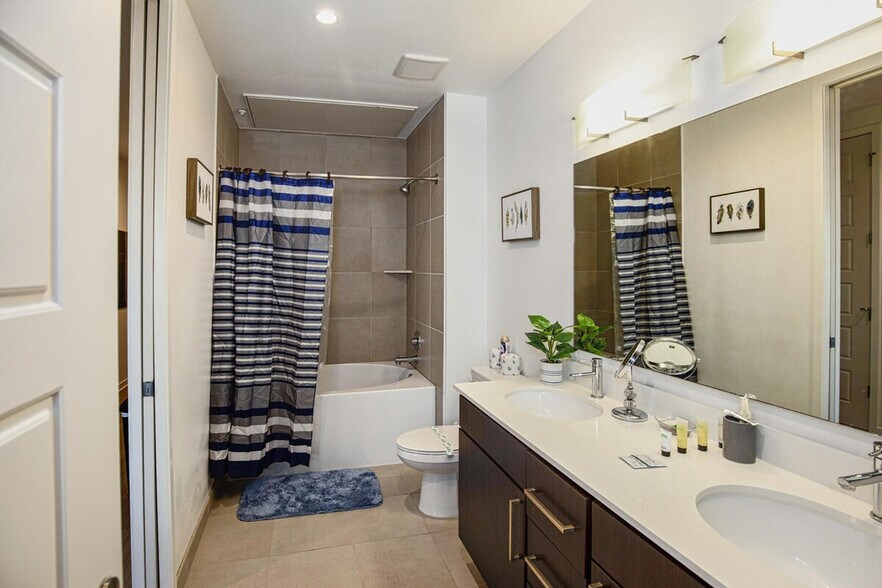 Building Photo - 6803 Staffordshire Crescent