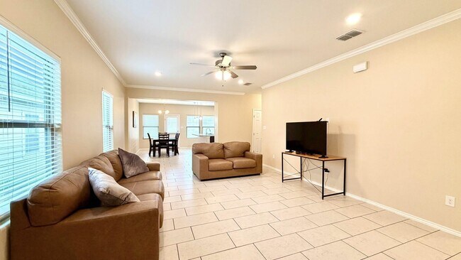 Building Photo - 11104 Santillana Loop