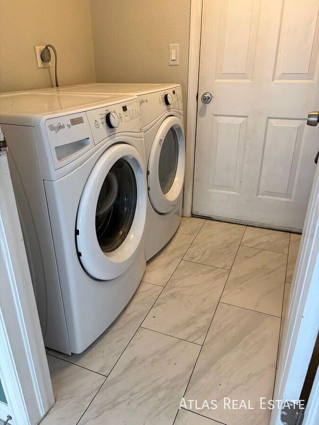 Building Photo - 8070 Decatur St