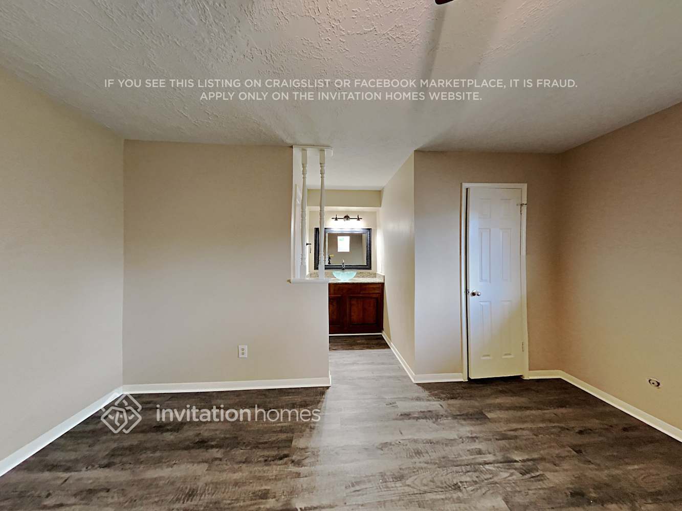 Building Photo - 1824 Meadow Creek Dr