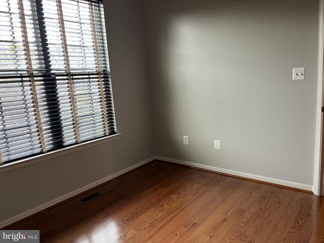 Building Photo - 53 Compound Cir