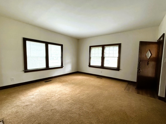 Building Photo - 708 N Porter Ave