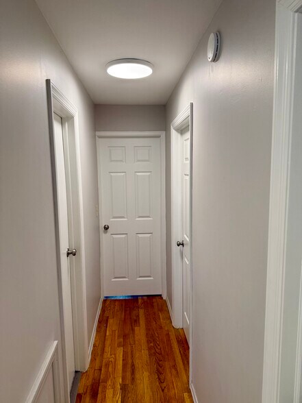 Building Photo - 5 Charles St