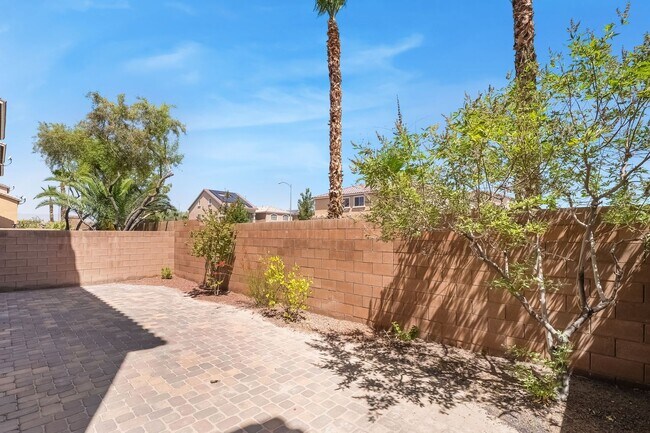 Building Photo - Upgraded Tri-Level Home on a Cul-de-Sac Lot in Southwest