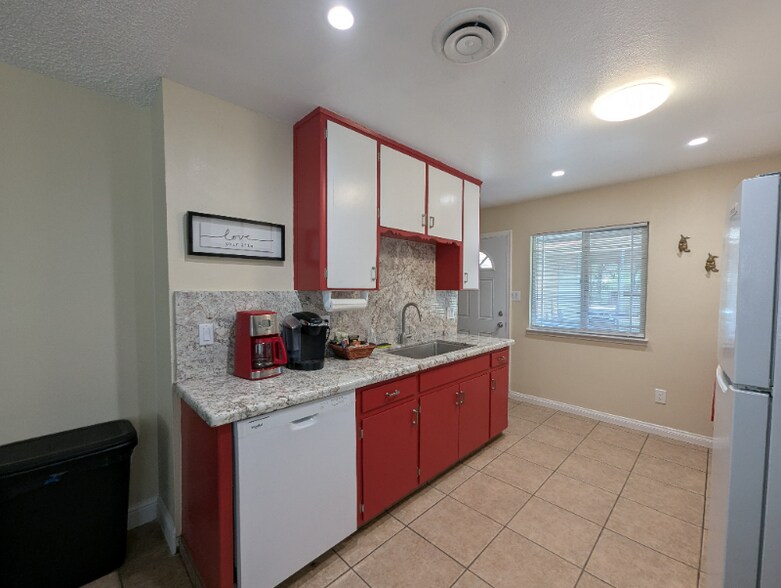 Building Photo - 31100 Ruth Hill Rd