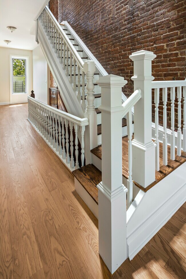 Building Photo - 418 Macon St