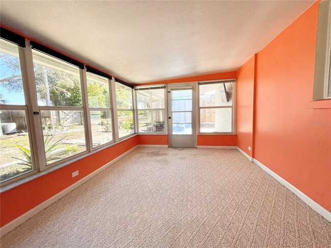 Building Photo - 10120 Willow Dr