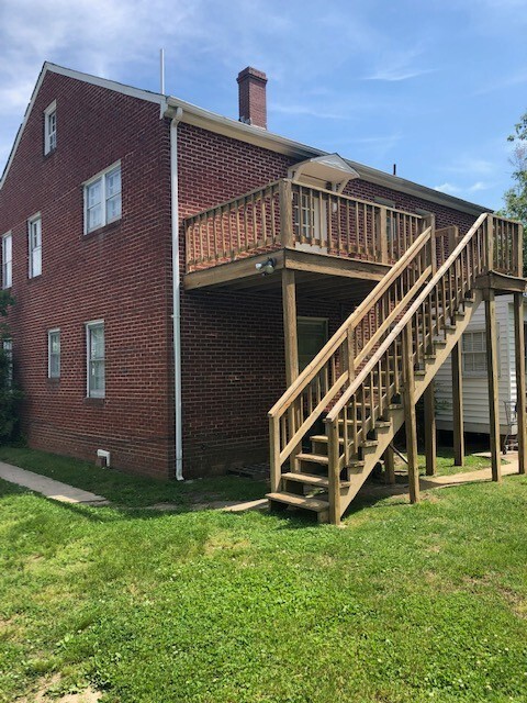 Building Photo - 2 Bedroom, 1 Bath South Hill Apartment Convenient to Shopping, Schools & Hospital