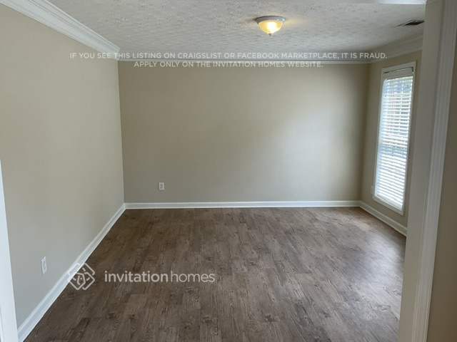 Building Photo - 6658 Point of Woods Dr