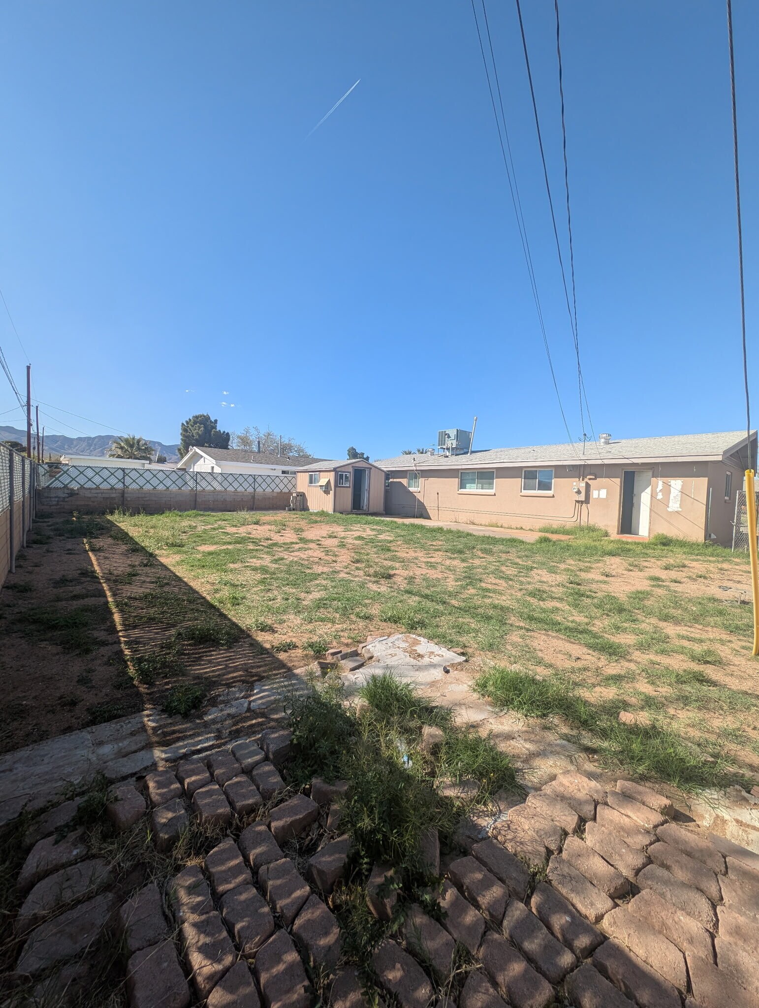 Building Photo - 5004 Royal Dr