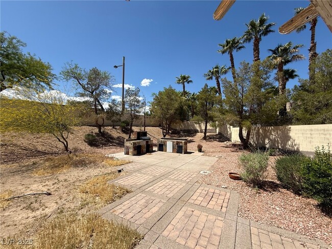Building Photo - 301 Jacaranda Arbor St