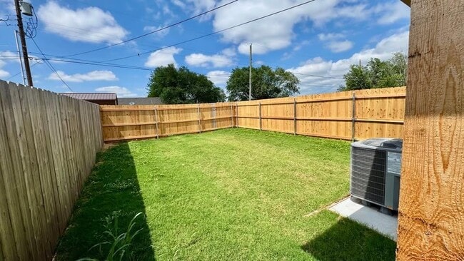 Building Photo - 1820 SW NH Jones Ave