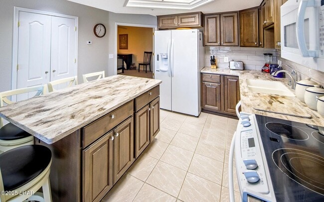Building Photo - Long Term Furnished Condo