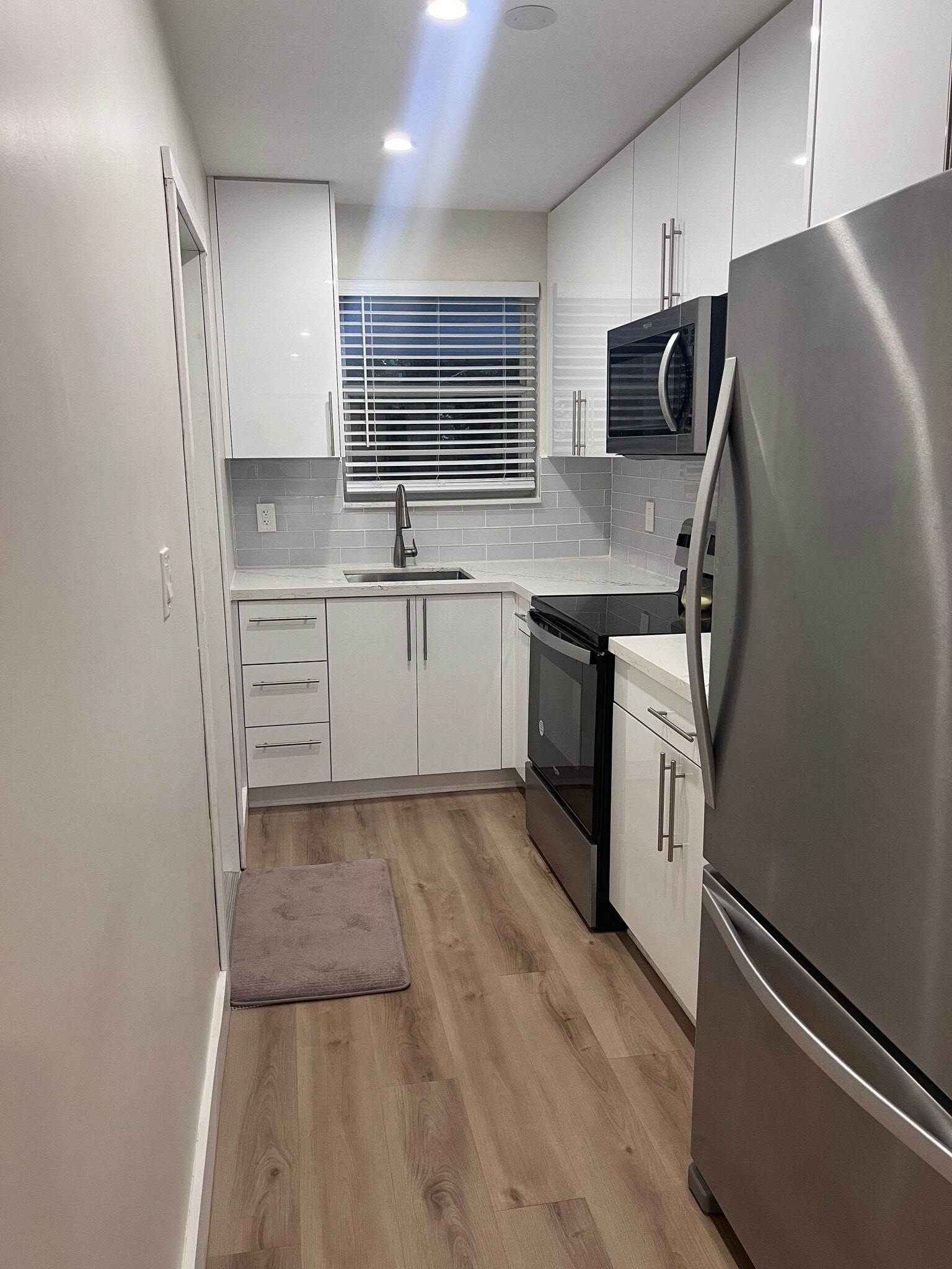 New kitchen and new appliances - 3101 SW 19th St