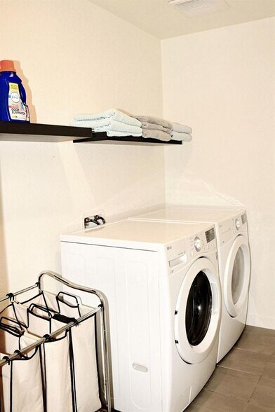 Building Photo - 2580 N McArthur Ave