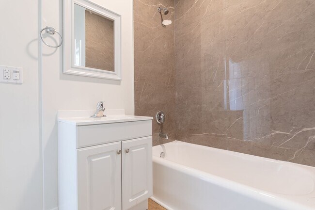 Interior Photo - Mariposa I