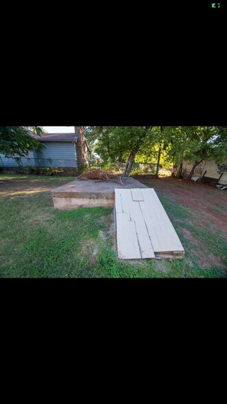 Building Photo - 305 S 12th St