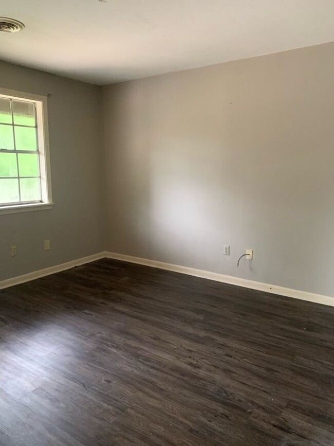 Building Photo - Monthly Paid Rent