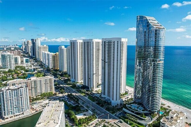 Building Photo - 15701 Collins Ave