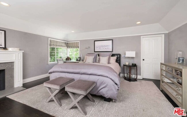 Building Photo - 1515 N Doheny Dr