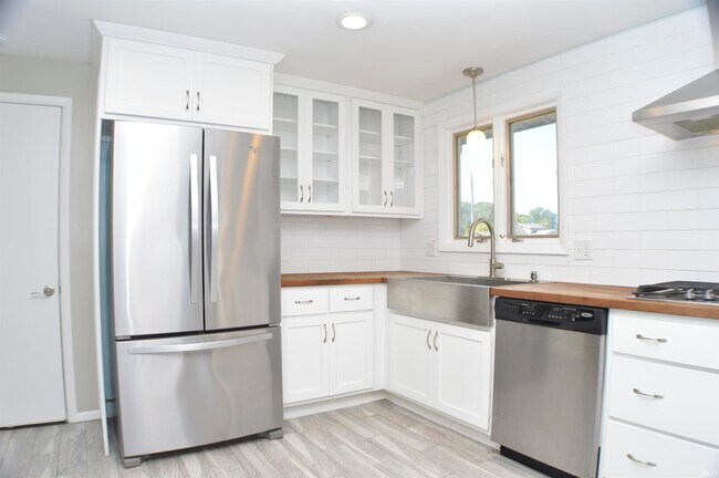 Building Photo - 805 Candlewood Way
