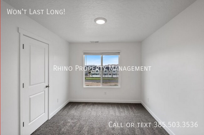 Building Photo - 1092 E Vessel Ct