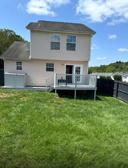 Building Photo - 105 Boardwalk