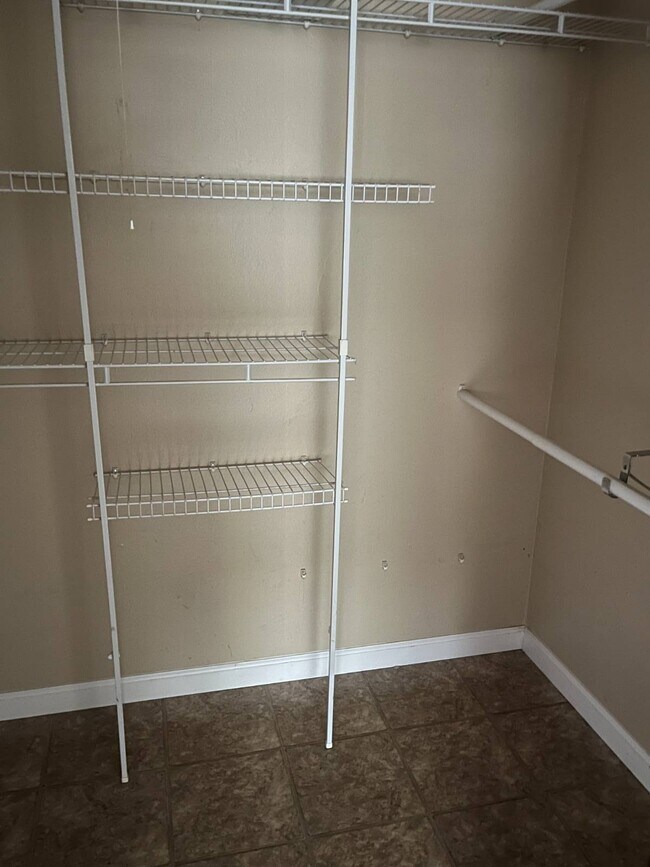 Building Photo - 538 Camelot Dr
